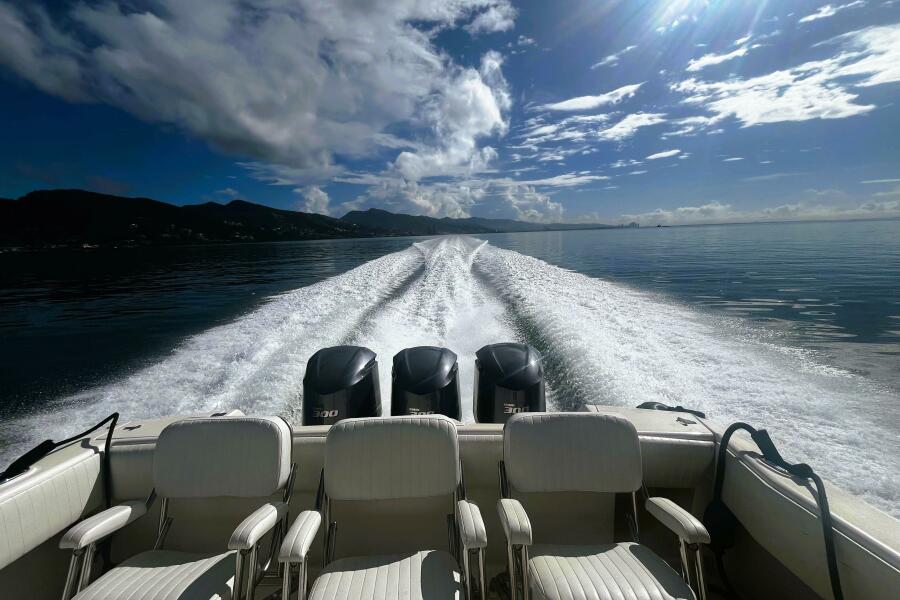 38' 2001 Intrepid 377