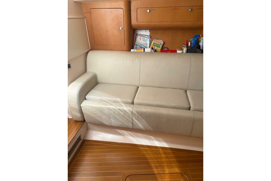 38' 2001 Intrepid 377