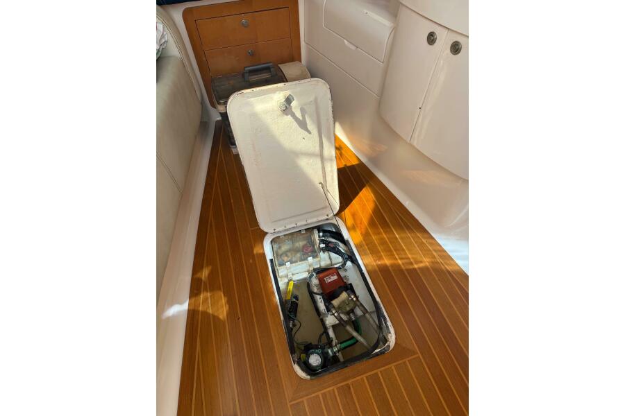 38' 2001 Intrepid 377