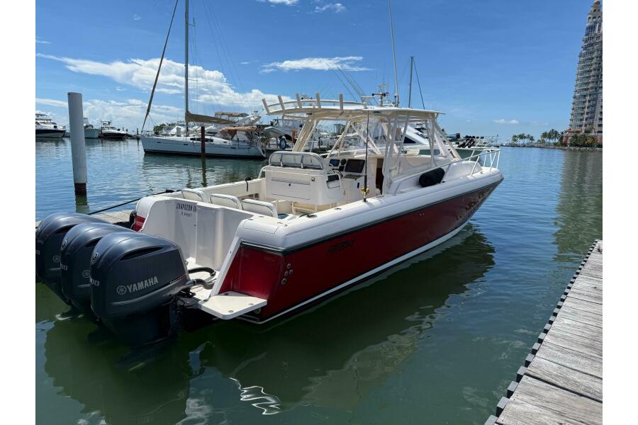 38' 2001 Intrepid 377