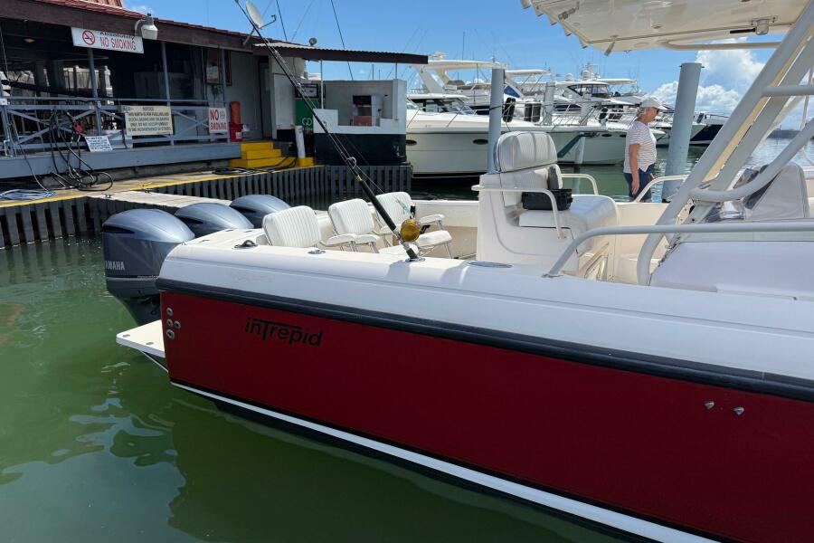 38' 2001 Intrepid 377