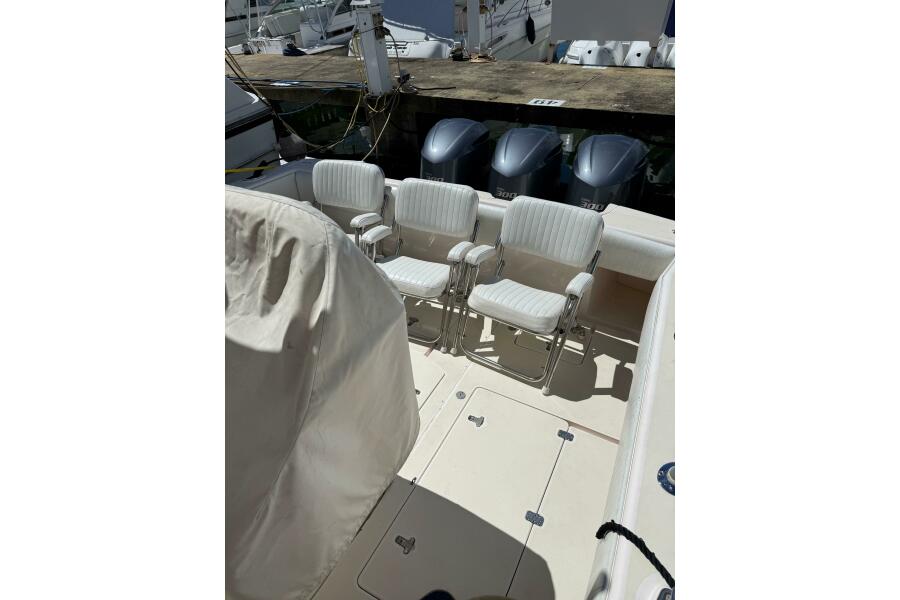 38' 2001 Intrepid 377