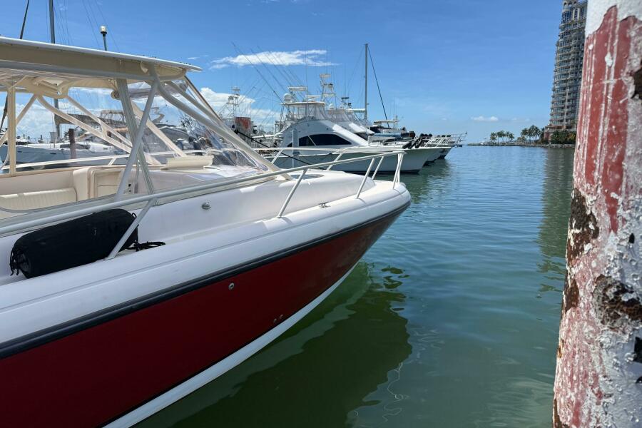 38' 2001 Intrepid 377