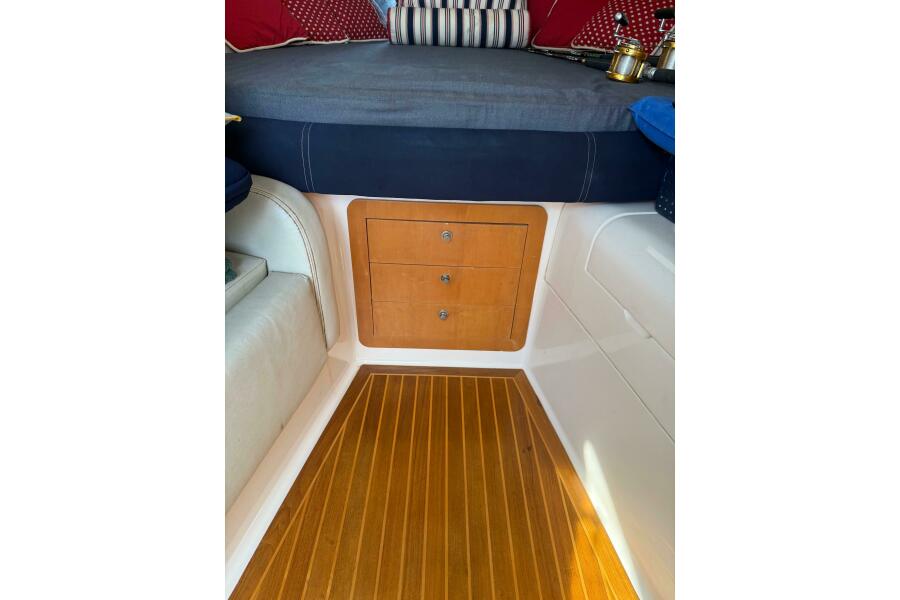 38' 2001 Intrepid 377