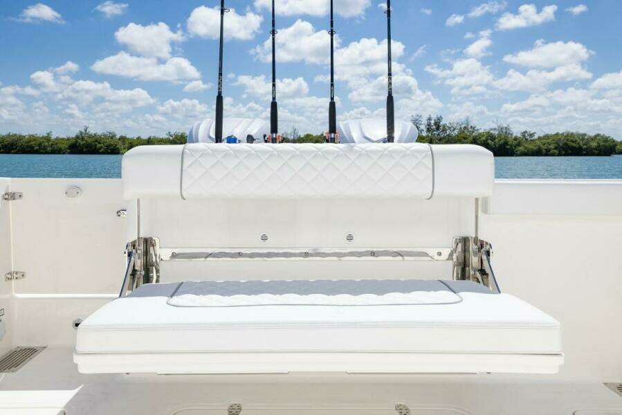 32ft Pursuit Yacht For Sale