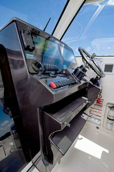 32ft Pursuit Yacht For Sale