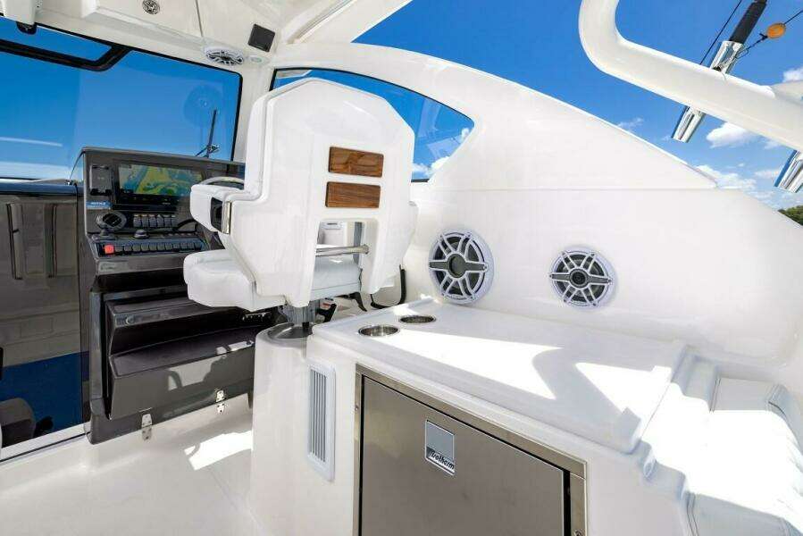 32ft Pursuit Yacht For Sale