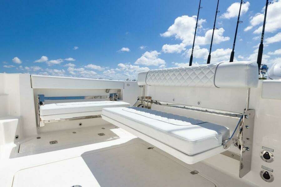 32ft Pursuit Yacht For Sale