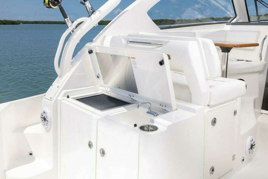 32ft Pursuit Yacht For Sale