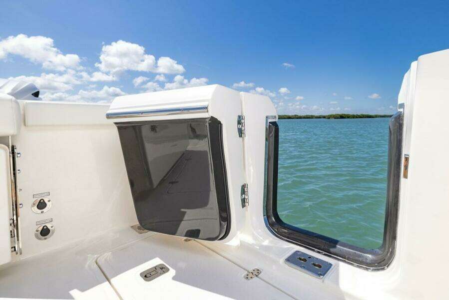 32ft Pursuit Yacht For Sale