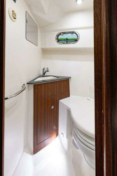 32ft Pursuit Yacht For Sale