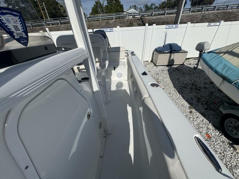 21' 2021 Sea Hunt Ultra 219