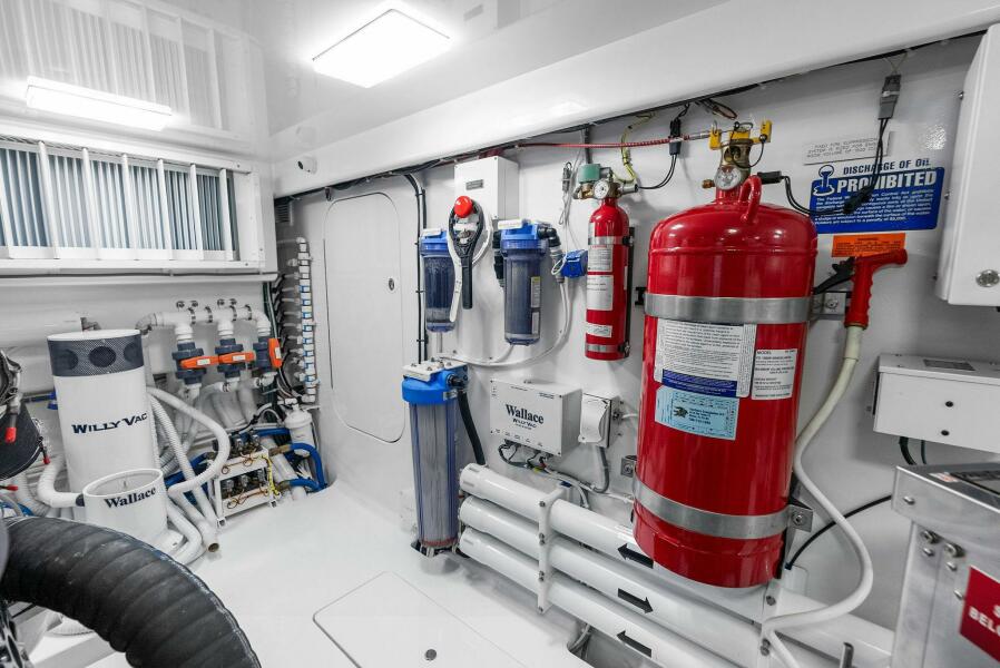 68' 2022 Viking 68 Enclosed Bridge