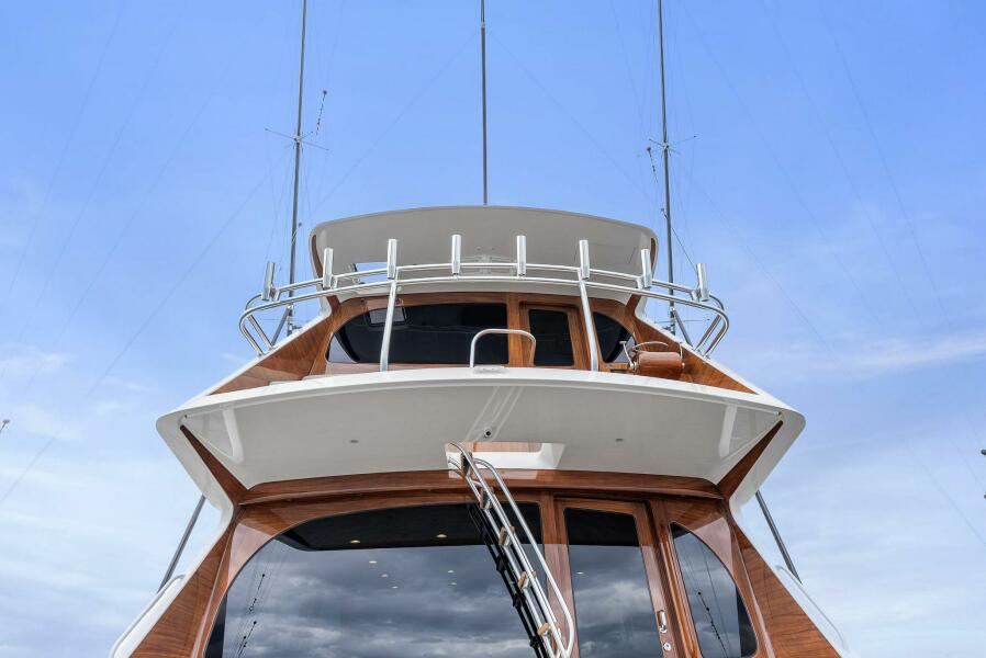 68' 2022 Viking 68 Enclosed Bridge