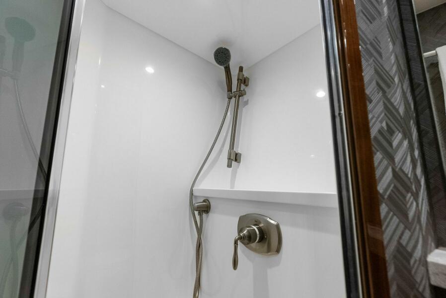 68' 2022 Viking 68 Enclosed Bridge