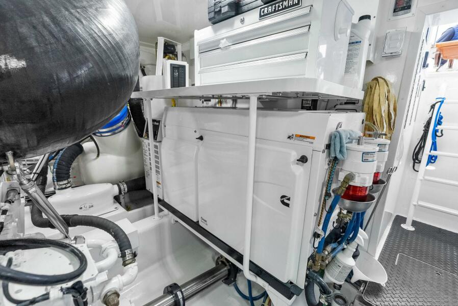 68' 2022 Viking 68 Enclosed Bridge