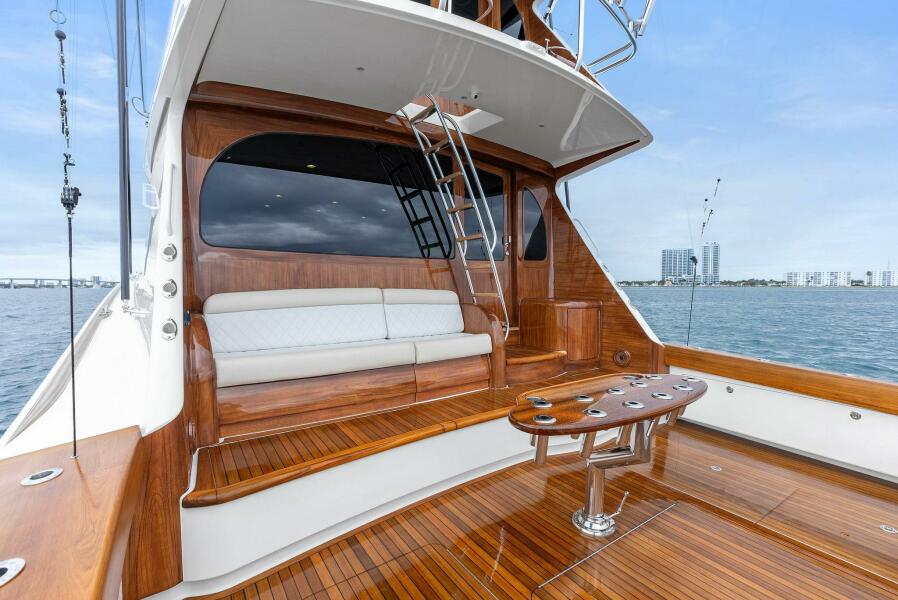 68' 2022 Viking 68 Enclosed Bridge