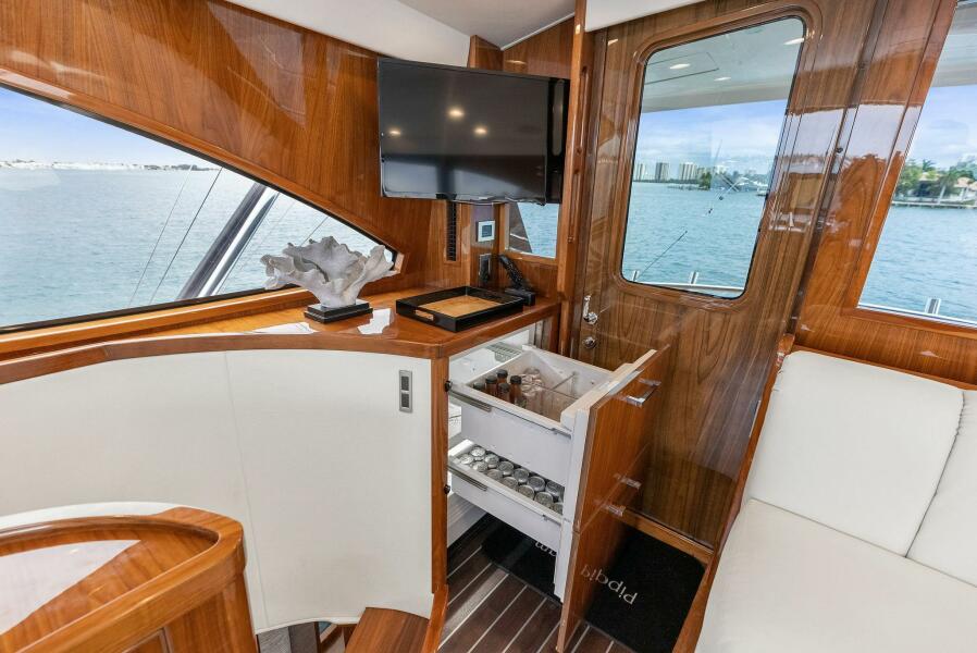 68' 2022 Viking 68 Enclosed Bridge