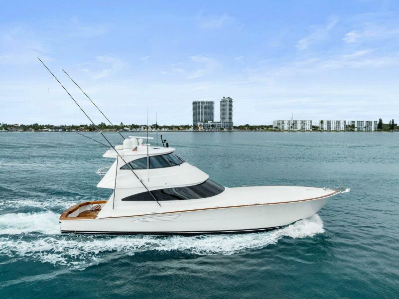 68' 2022 Viking 68 Enclosed Bridge