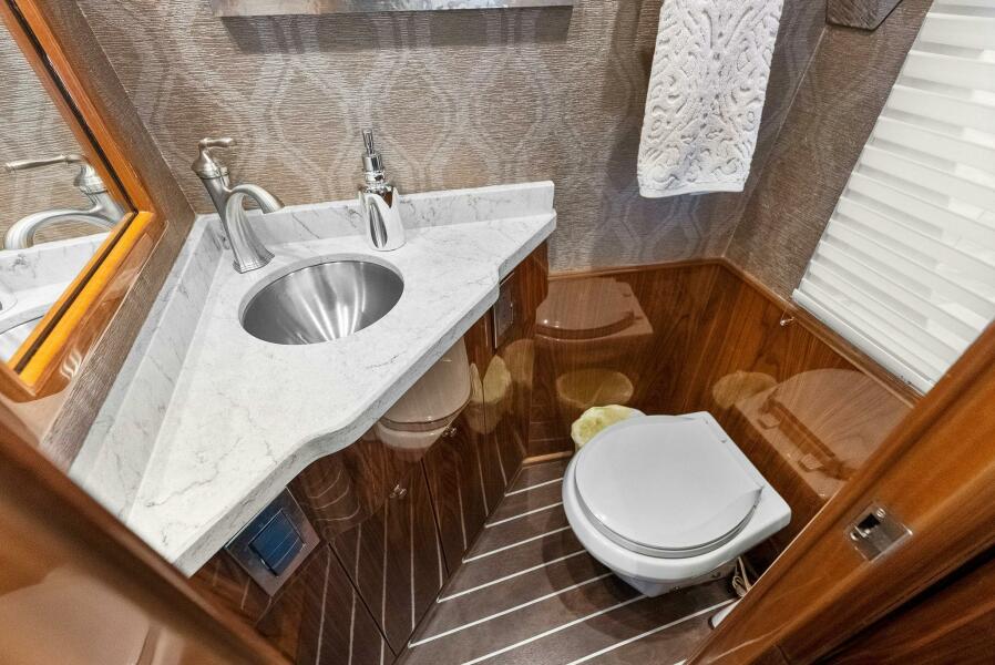 68' 2022 Viking 68 Enclosed Bridge