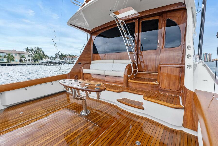 68' 2022 Viking 68 Enclosed Bridge