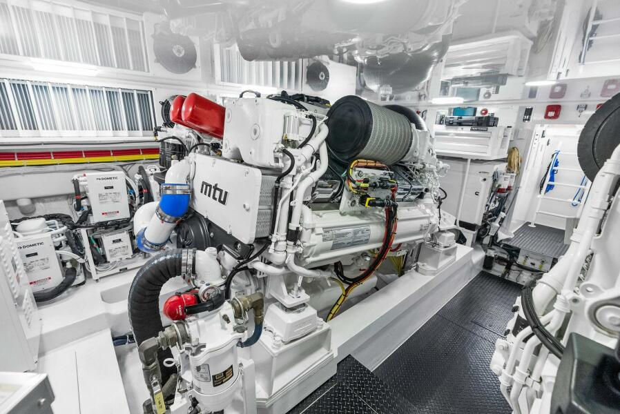 68' 2022 Viking 68 Enclosed Bridge