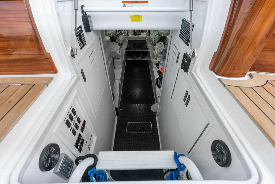 68' 2022 Viking 68 Enclosed Bridge