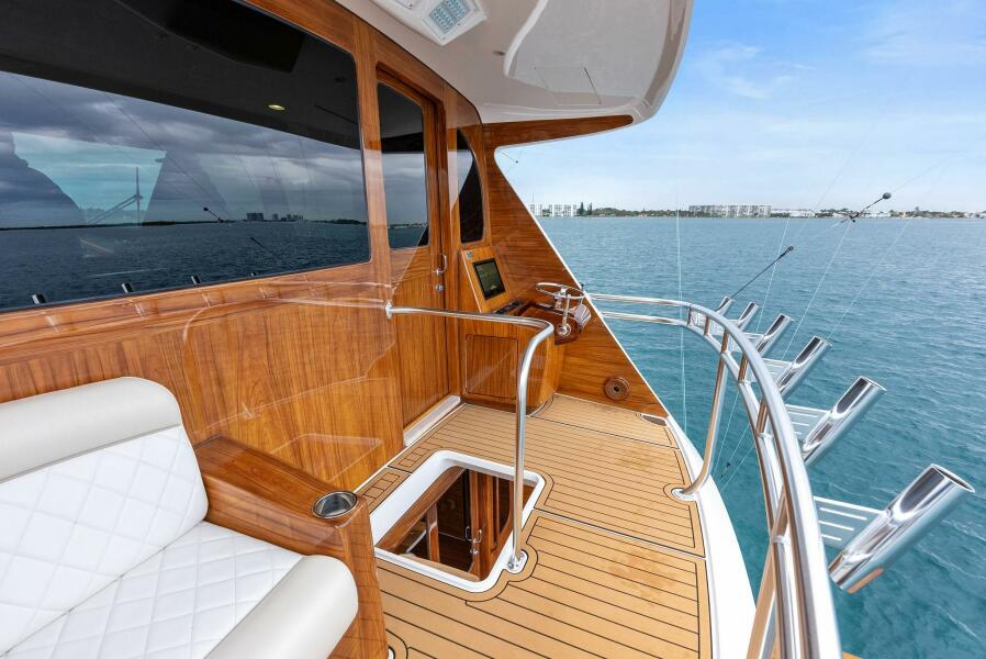 68' 2022 Viking 68 Enclosed Bridge