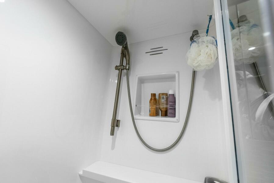 68' 2022 Viking 68 Enclosed Bridge