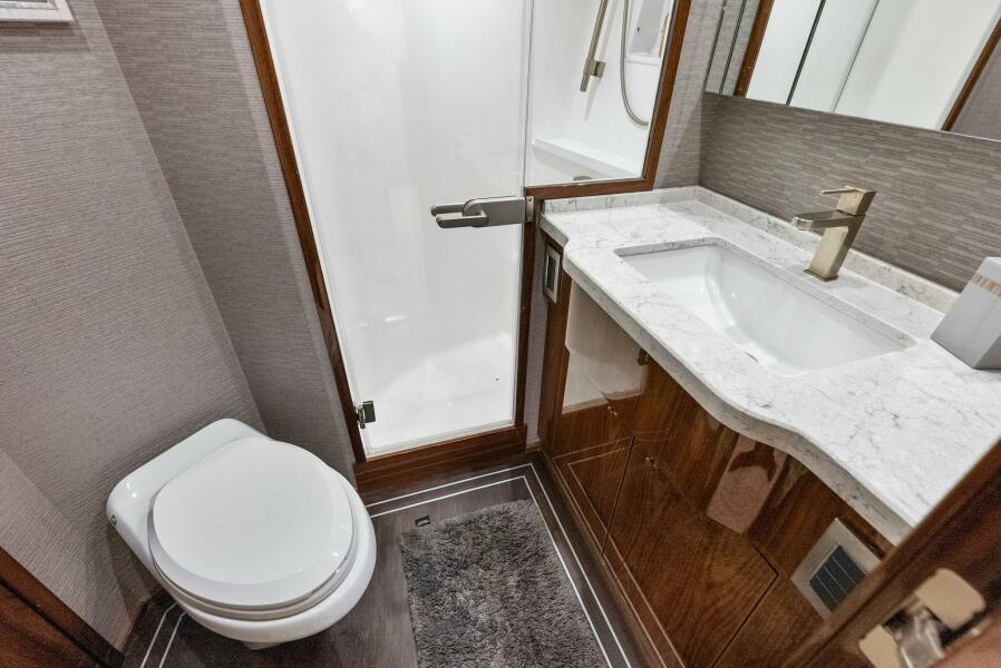 68' 2022 Viking 68 Enclosed Bridge