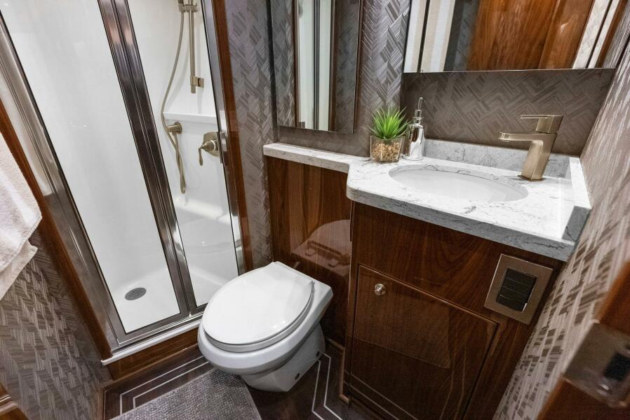 68' 2022 Viking 68 Enclosed Bridge