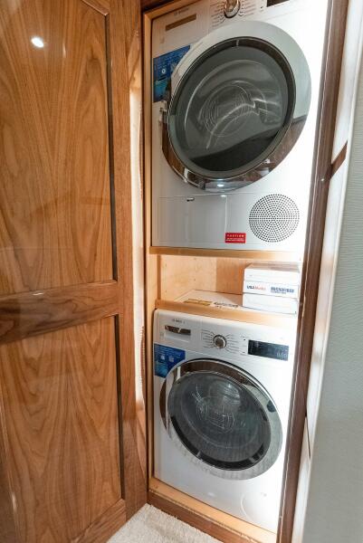 68' 2022 Viking 68 Enclosed Bridge