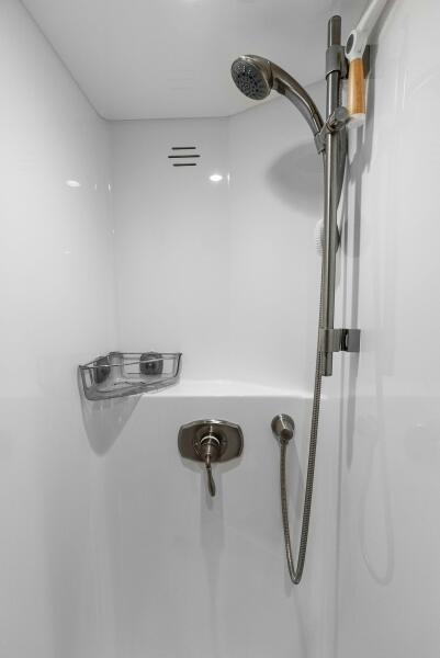 68' 2022 Viking 68 Enclosed Bridge