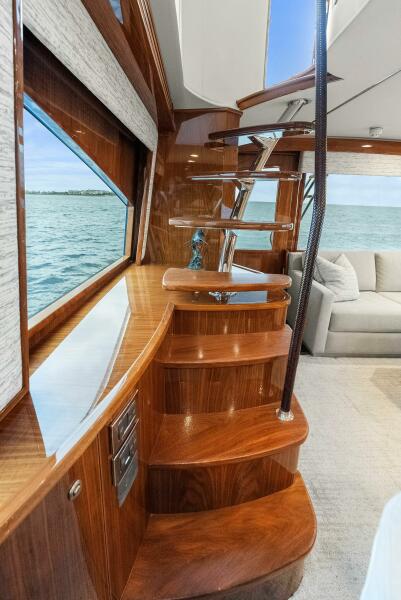 68' 2022 Viking 68 Enclosed Bridge