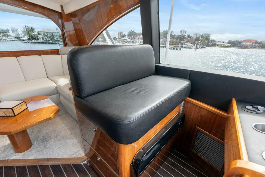 68' 2022 Viking 68 Enclosed Bridge