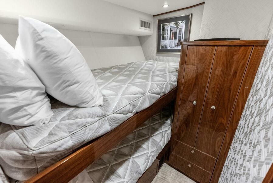 68' 2022 Viking 68 Enclosed Bridge