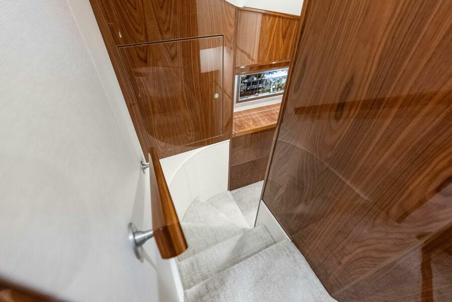 68' 2022 Viking 68 Enclosed Bridge