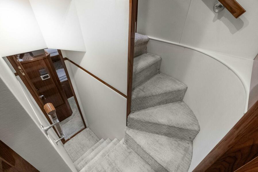 68' 2022 Viking 68 Enclosed Bridge