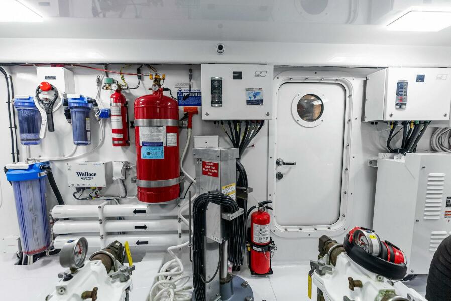 68' 2022 Viking 68 Enclosed Bridge