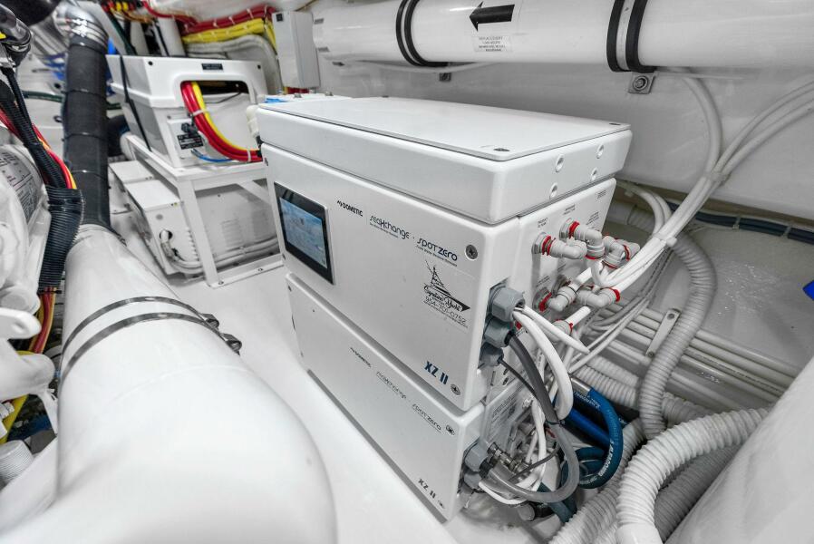 68' 2022 Viking 68 Enclosed Bridge