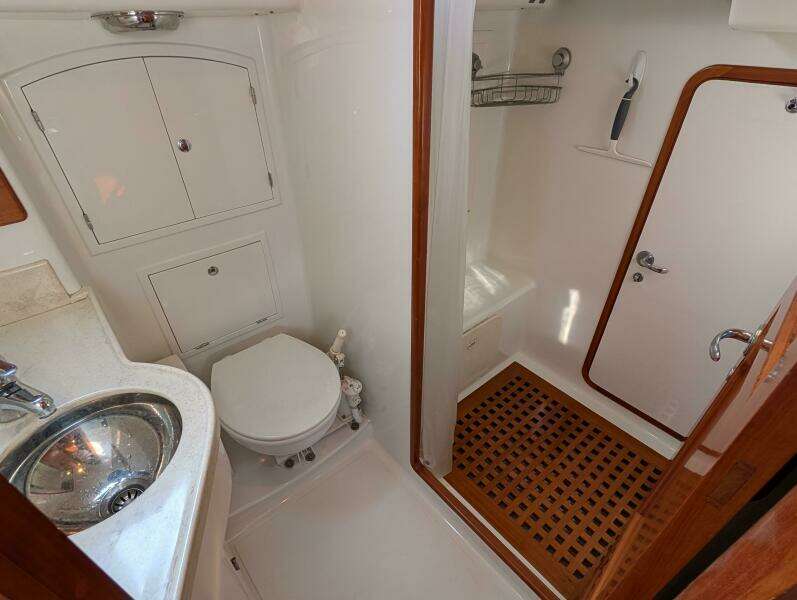 UBIQUITOUS 46ft Outbound Yacht For Sale