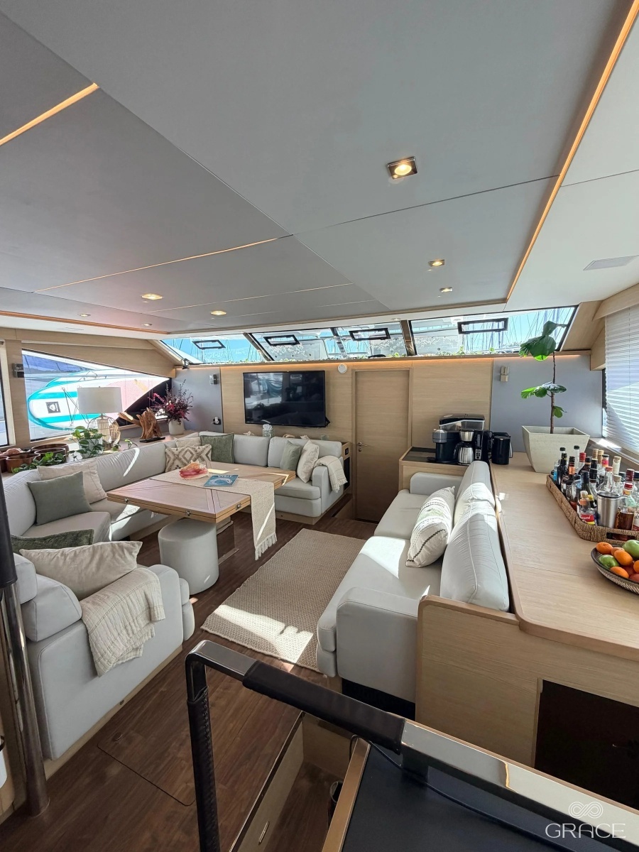 2022 Aquila 54 Yacht