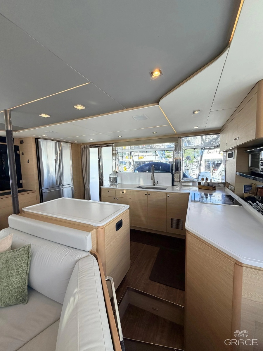 2022 Aquila 54 Yacht