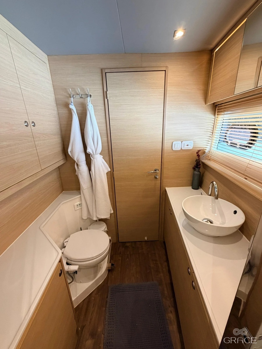 2022 Aquila 54 Yacht