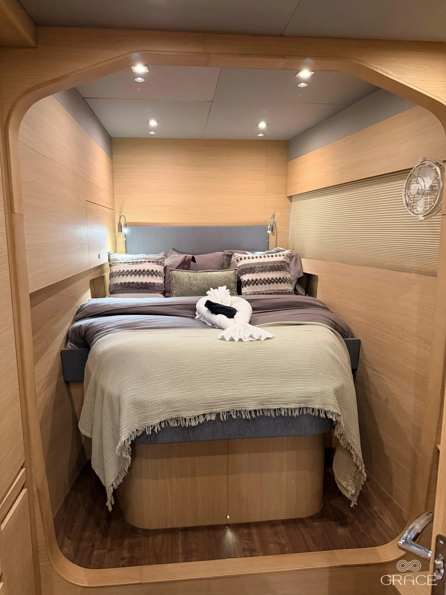 2022 Aquila 54 Yacht