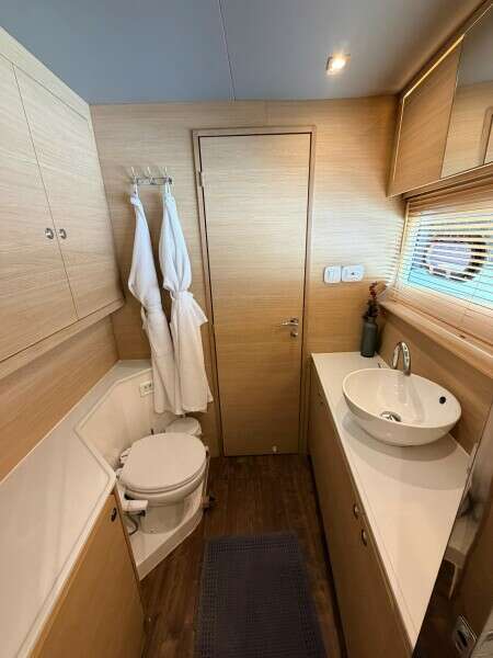 54ft Aquila Yacht For Sale