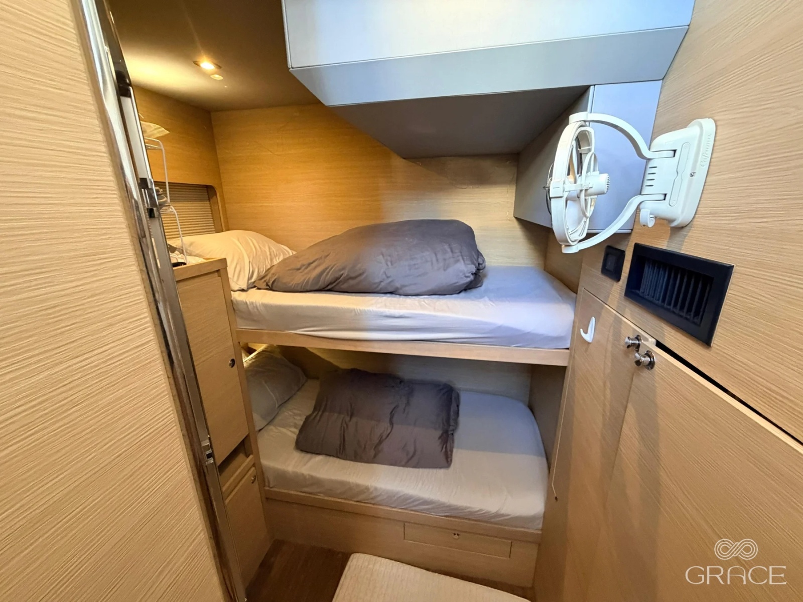 2022 Aquila 54 Yacht
