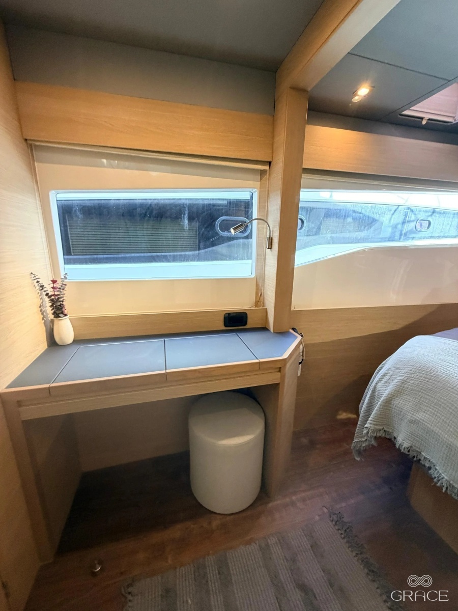 2022 Aquila 54 Yacht