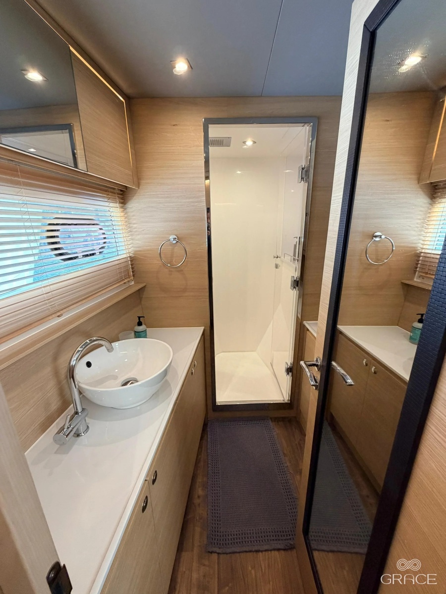 2022 Aquila 54 Yacht