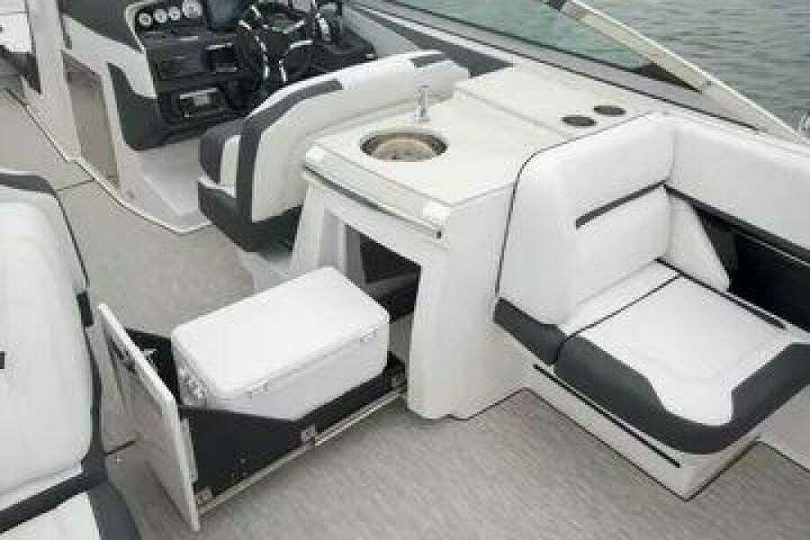 32ft Regal Yacht For Sale